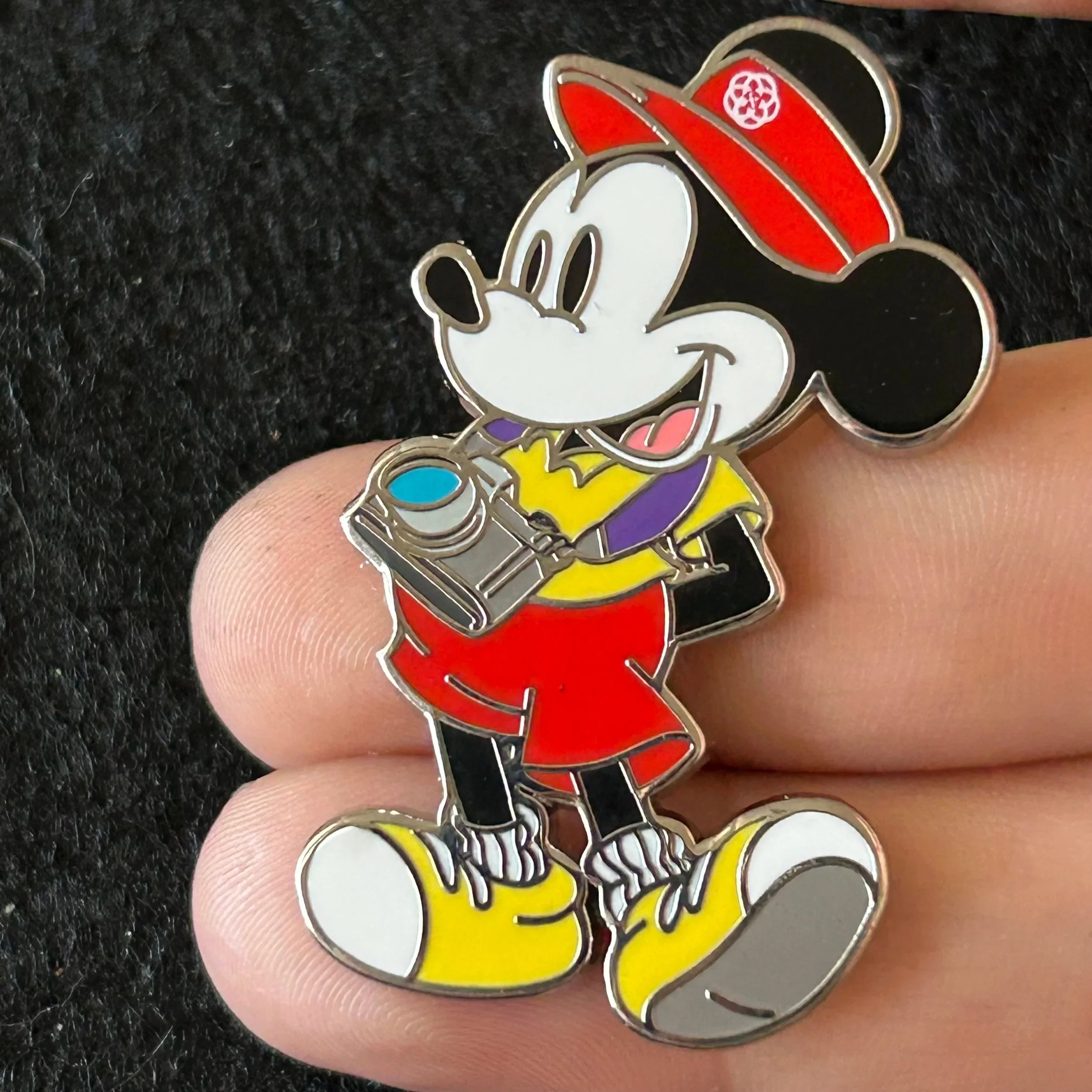 2025 - Mickey Mouse - Tourist - Epcot Series - Disney Pin
