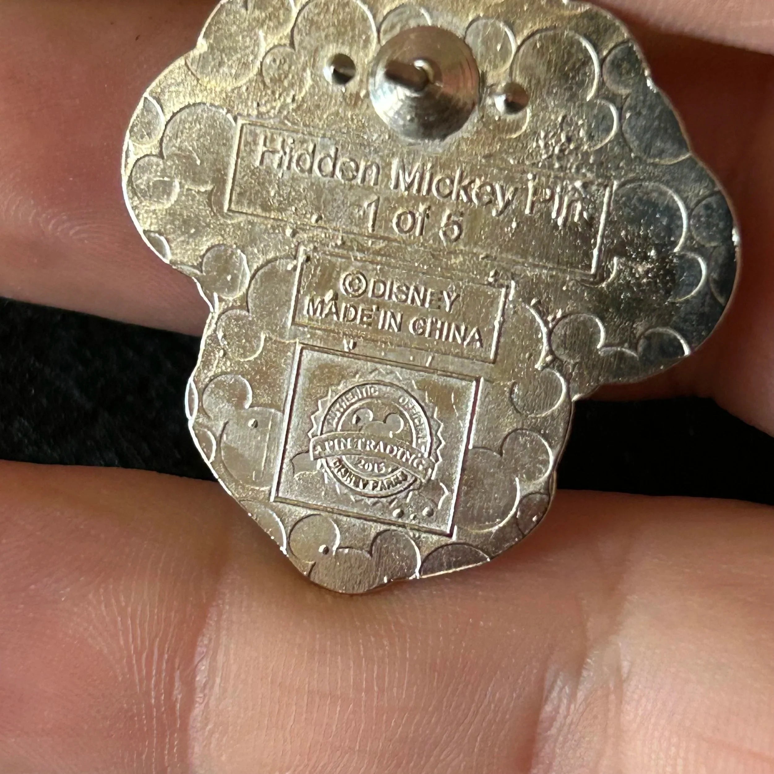 2015 - Mickey Mouse - Mardi Gras - Hidden Mickey - Disney Pin