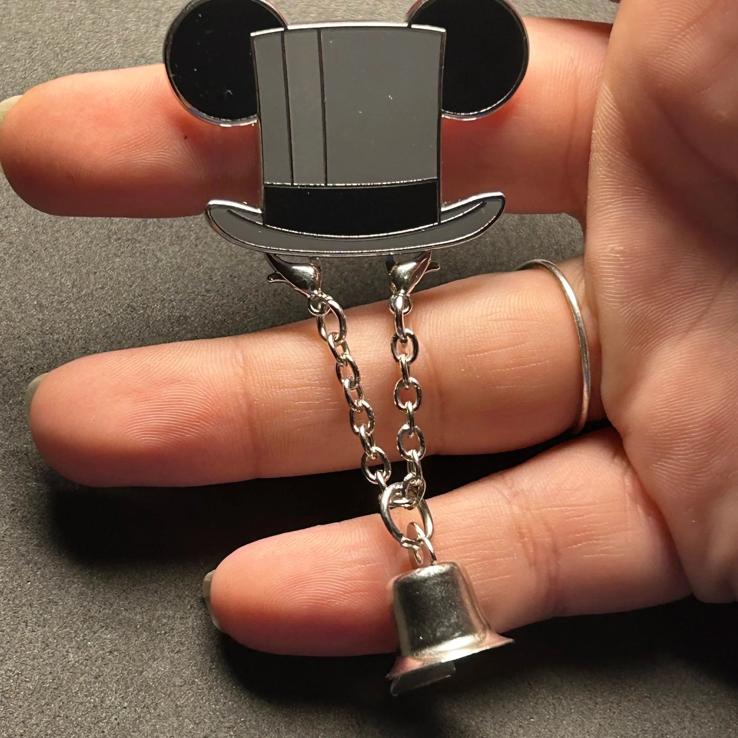 2024 - Mickey and Minnie - Wedding Hats with Dangle Bells - 2 Pin Set - Disney Pins