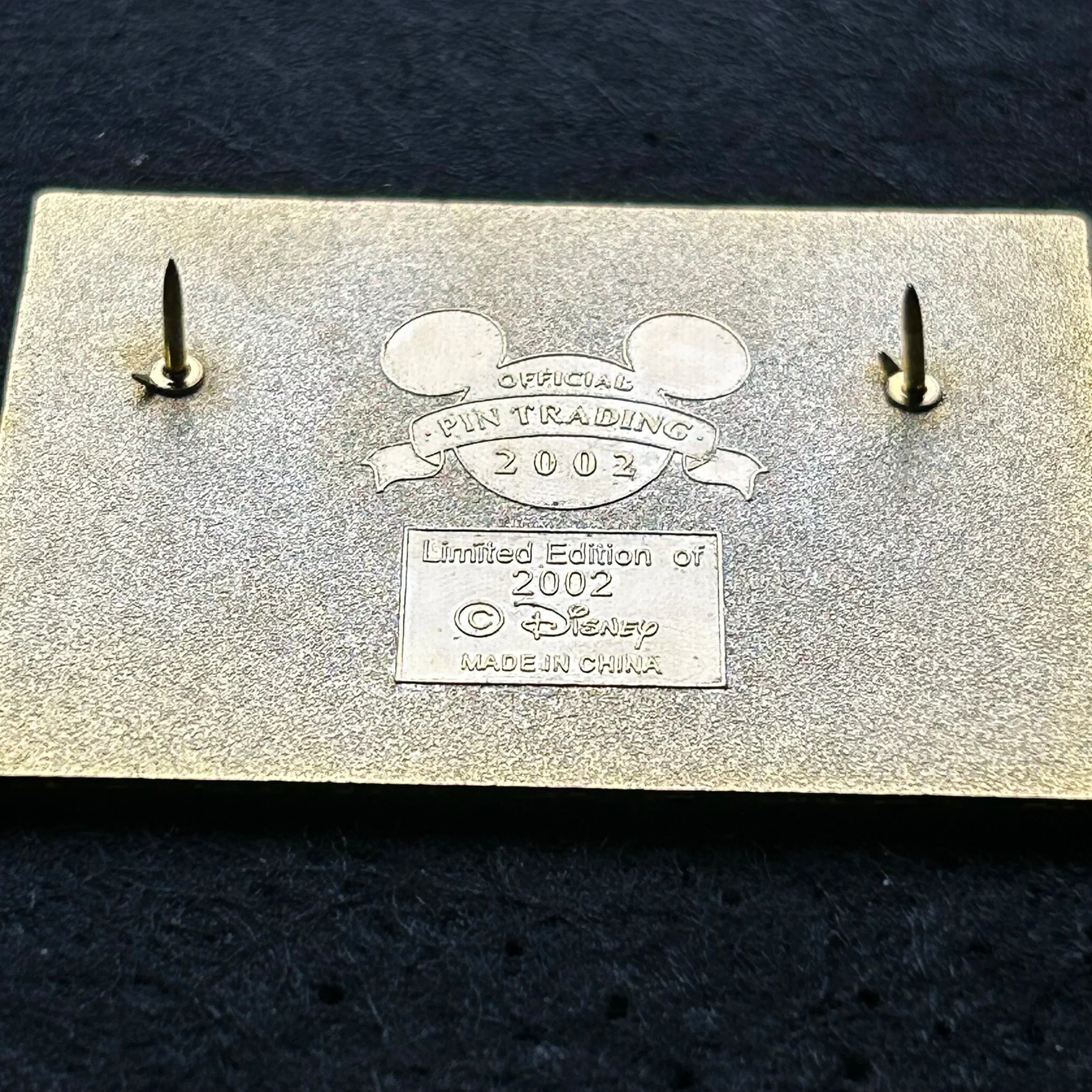 2002 - Mickey, Minnie, Donald, Daisy, Goofy, and Pluto - DLR - LE 2002 - Lenticular - Disney Pin