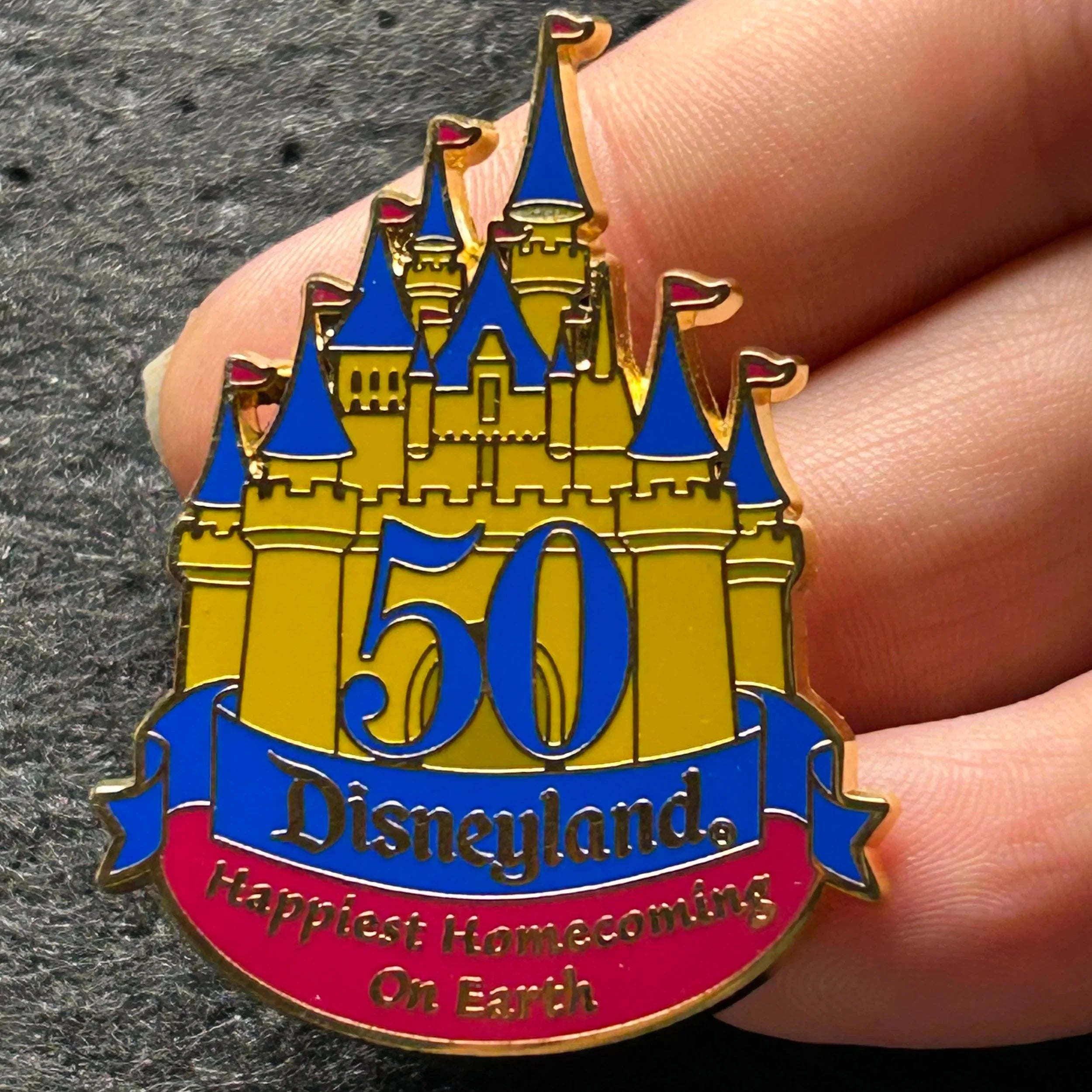 2004 - DLR - Castle - 50th- Disney Pin