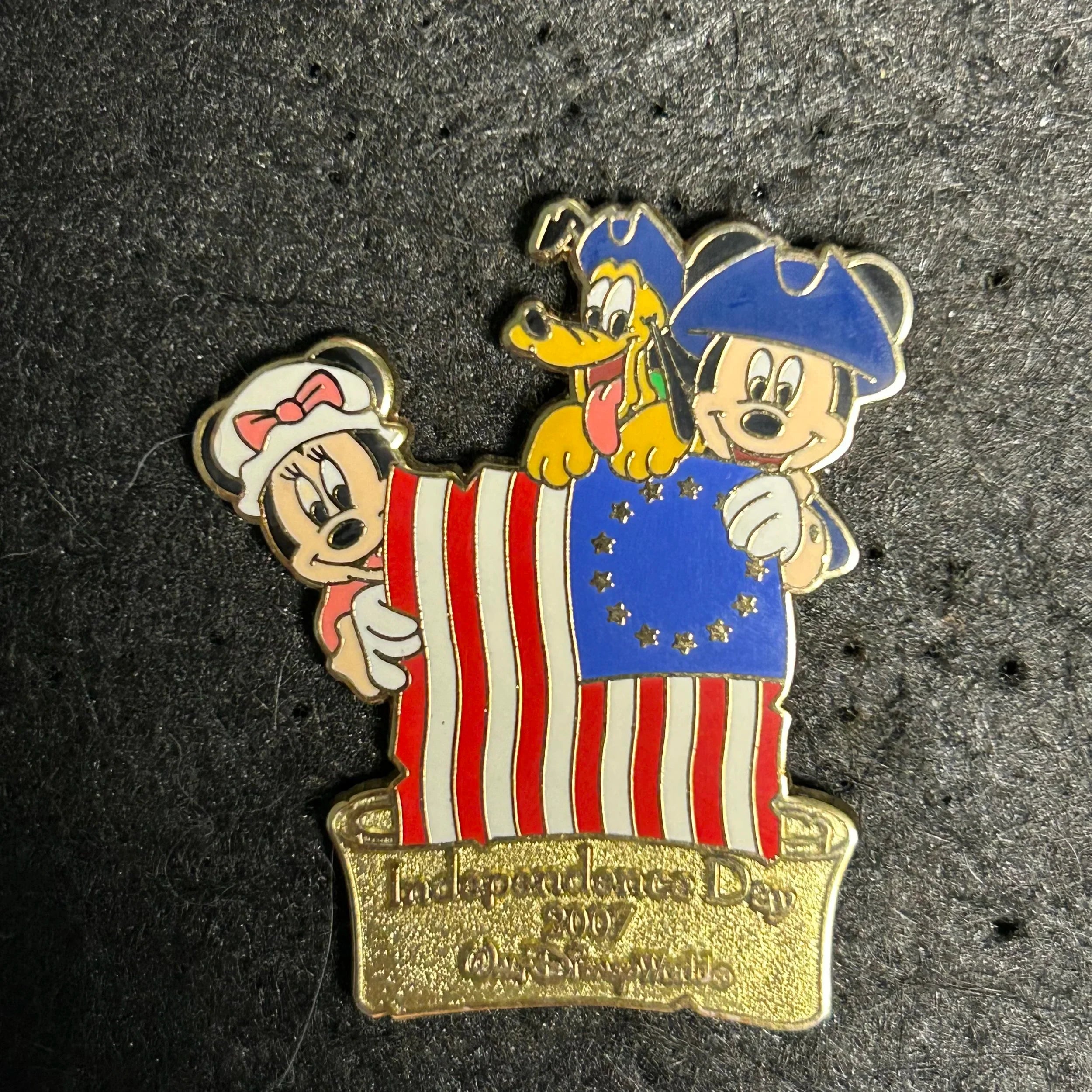 2007 - Mickey, Minnie Mouse and Pluto - American Flag - Independence Day - LE 3,000 - WDW - Disney Pin