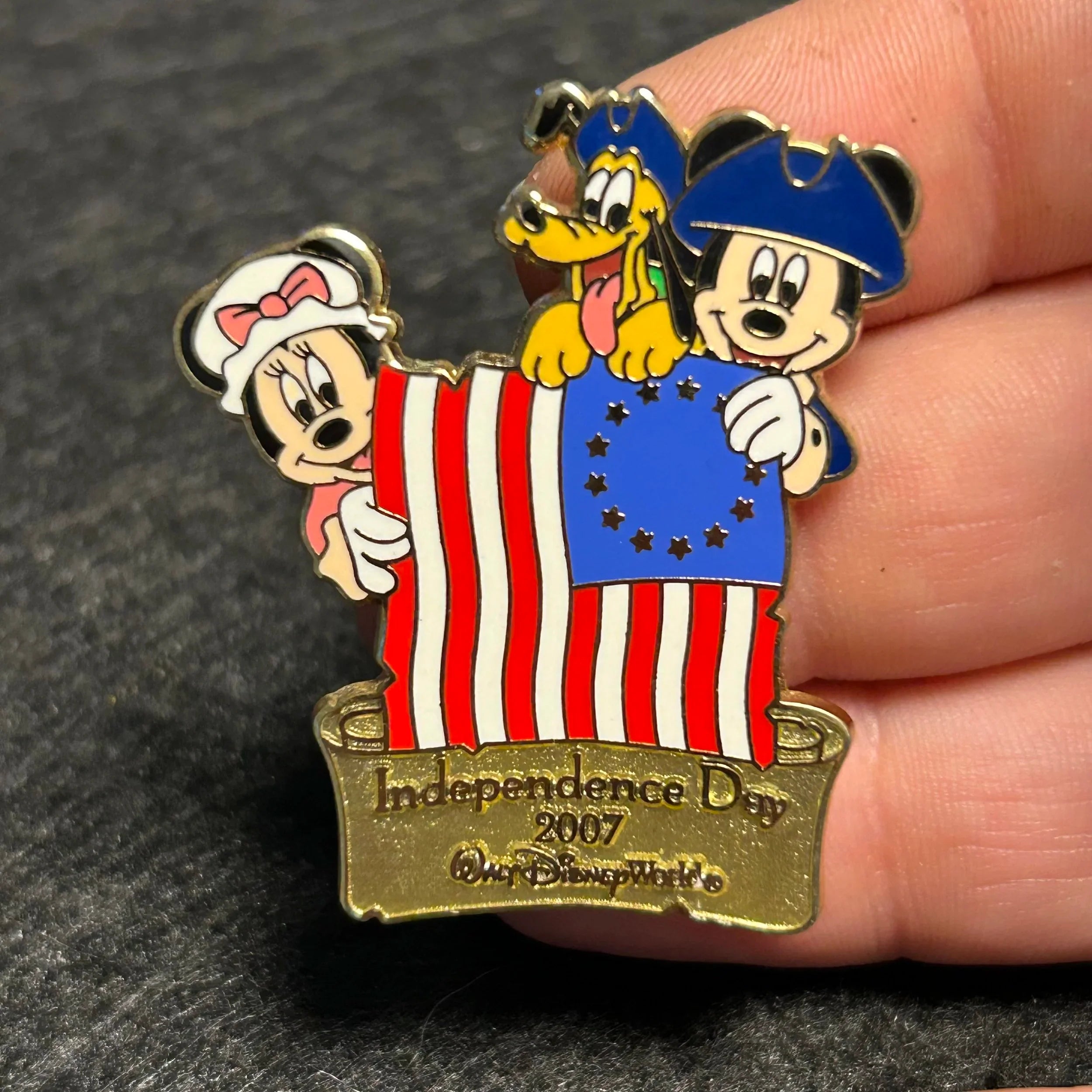 2007 - Mickey, Minnie Mouse and Pluto - American Flag - Independence Day - LE 3,000 - WDW - Disney Pin