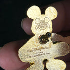 2002 - Mickey Mouse - Skateboard - Christmas Present - Slider - LE 3,500 - Disney Pin