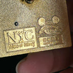 2006 - Mickey Mouse and Minnie Mouse Statue of Liberty - NYC World Of Disney - Disney Pin on Pin