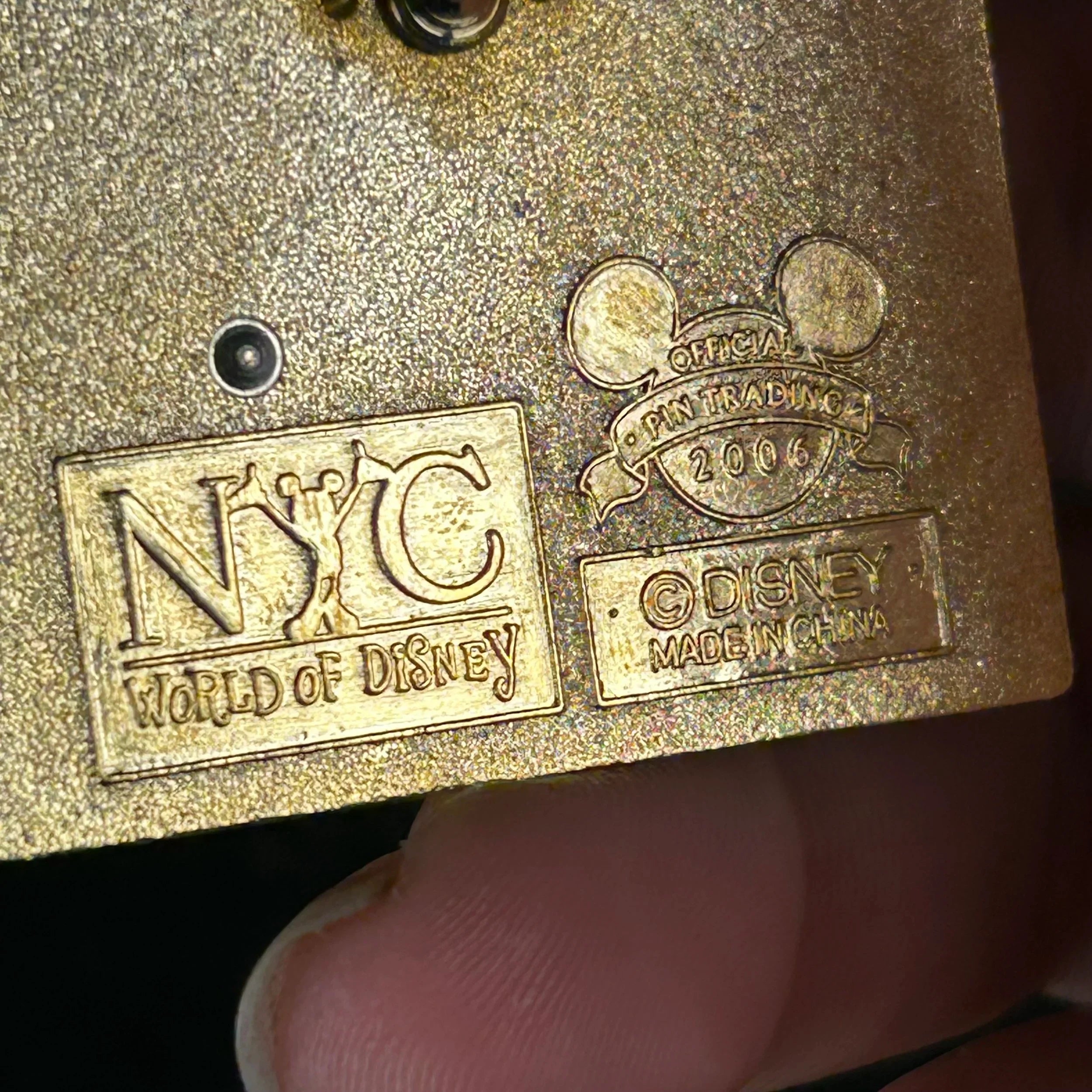2006 - Mickey Mouse and Minnie Mouse Statue of Liberty - NYC World Of Disney - Disney Pin on Pin