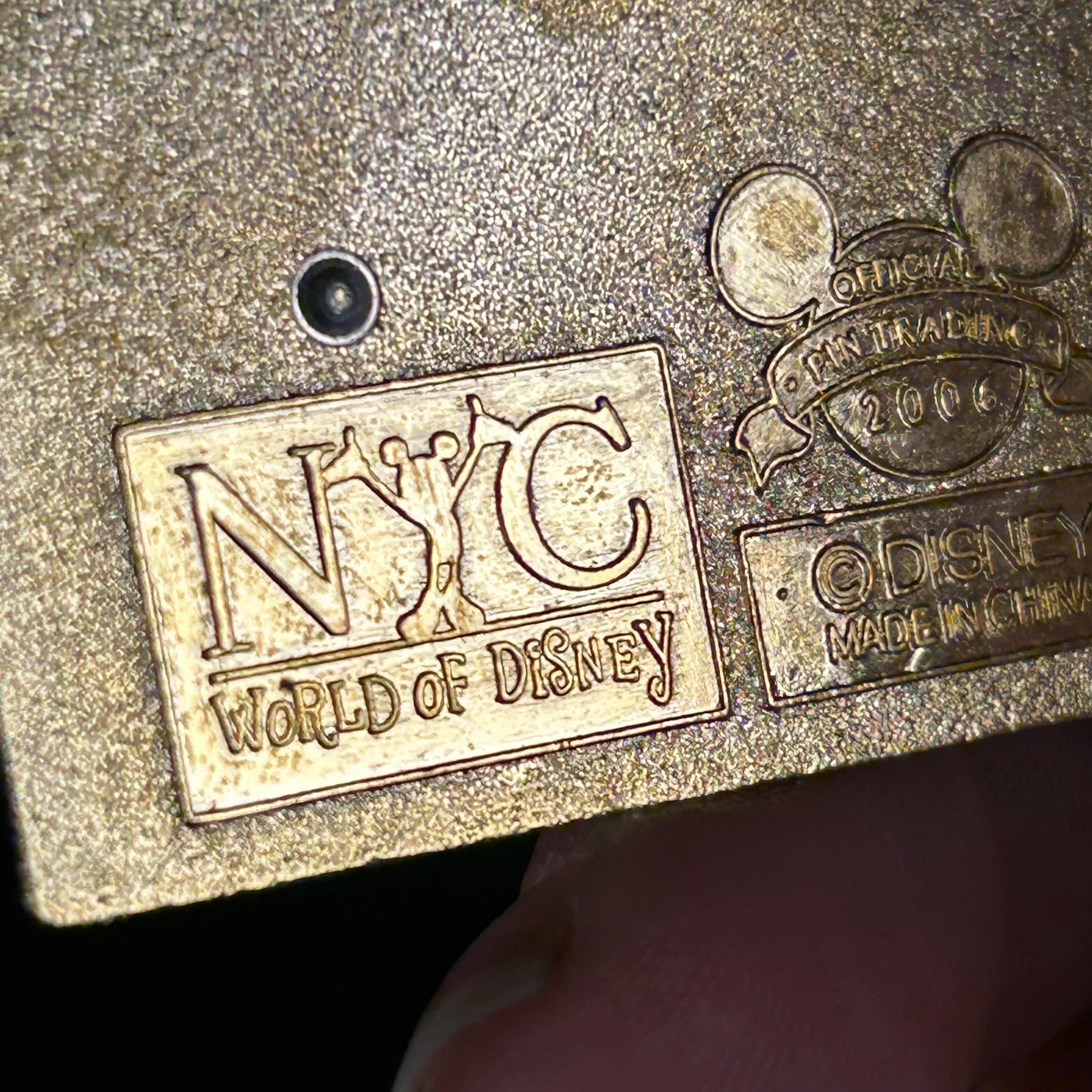 2006 - Mickey Mouse and Minnie Mouse Statue of Liberty - NYC World Of Disney - Disney Pin on Pin