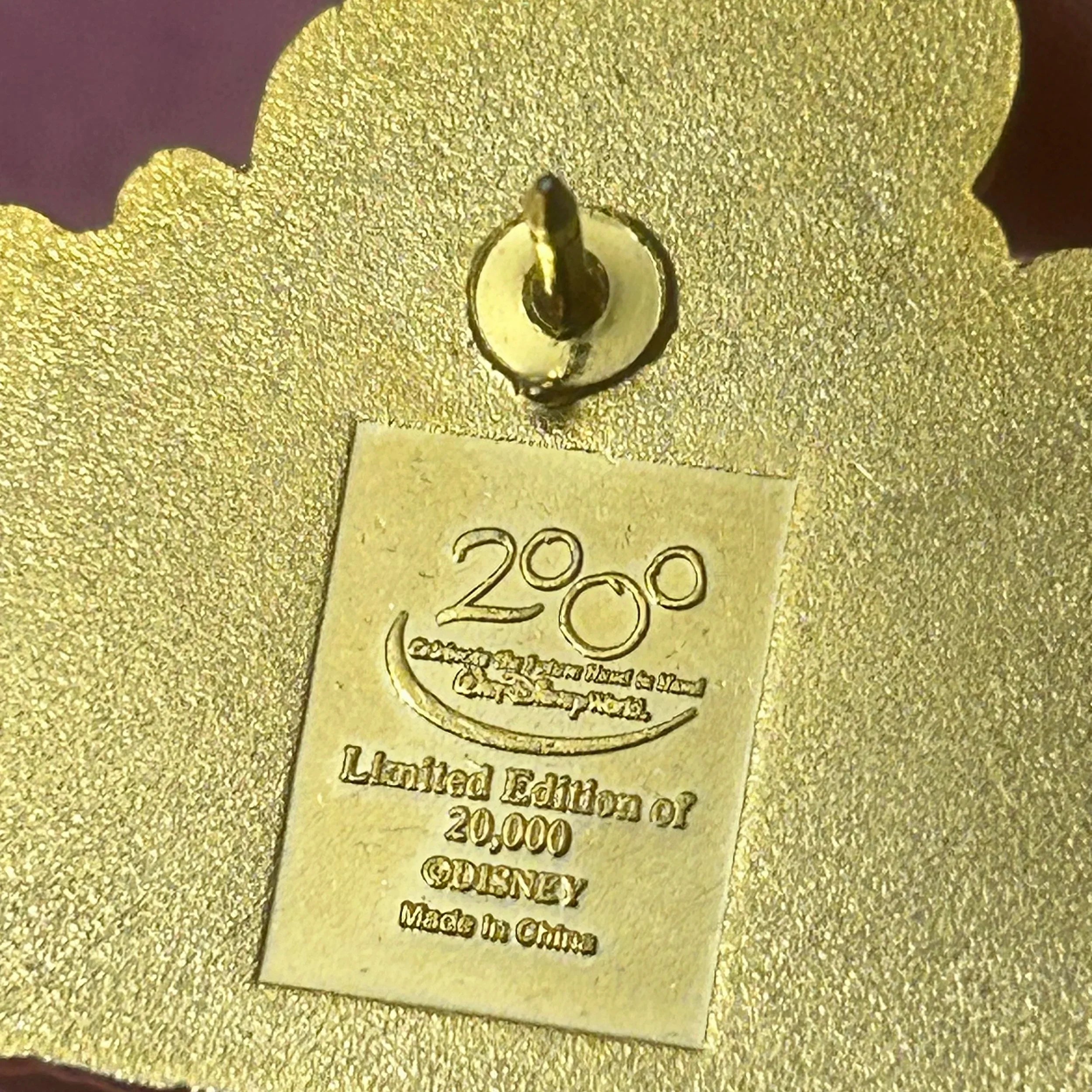 2000 - Winnie The Pooh - Easter Bunny - Limited Edition 20,000 - Pin