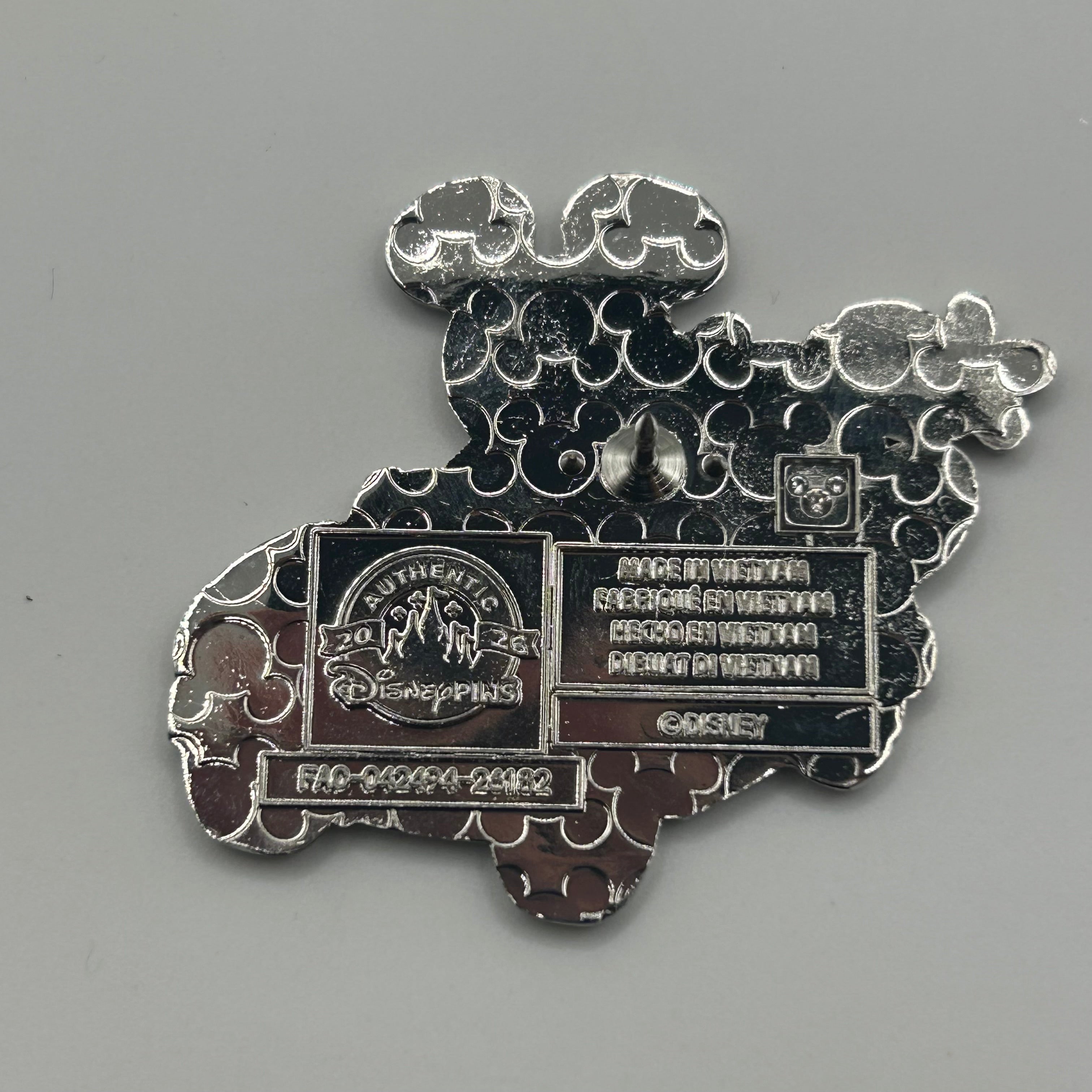 2026 - Minnie Kissing Mickey - Red Car - Disney Pin