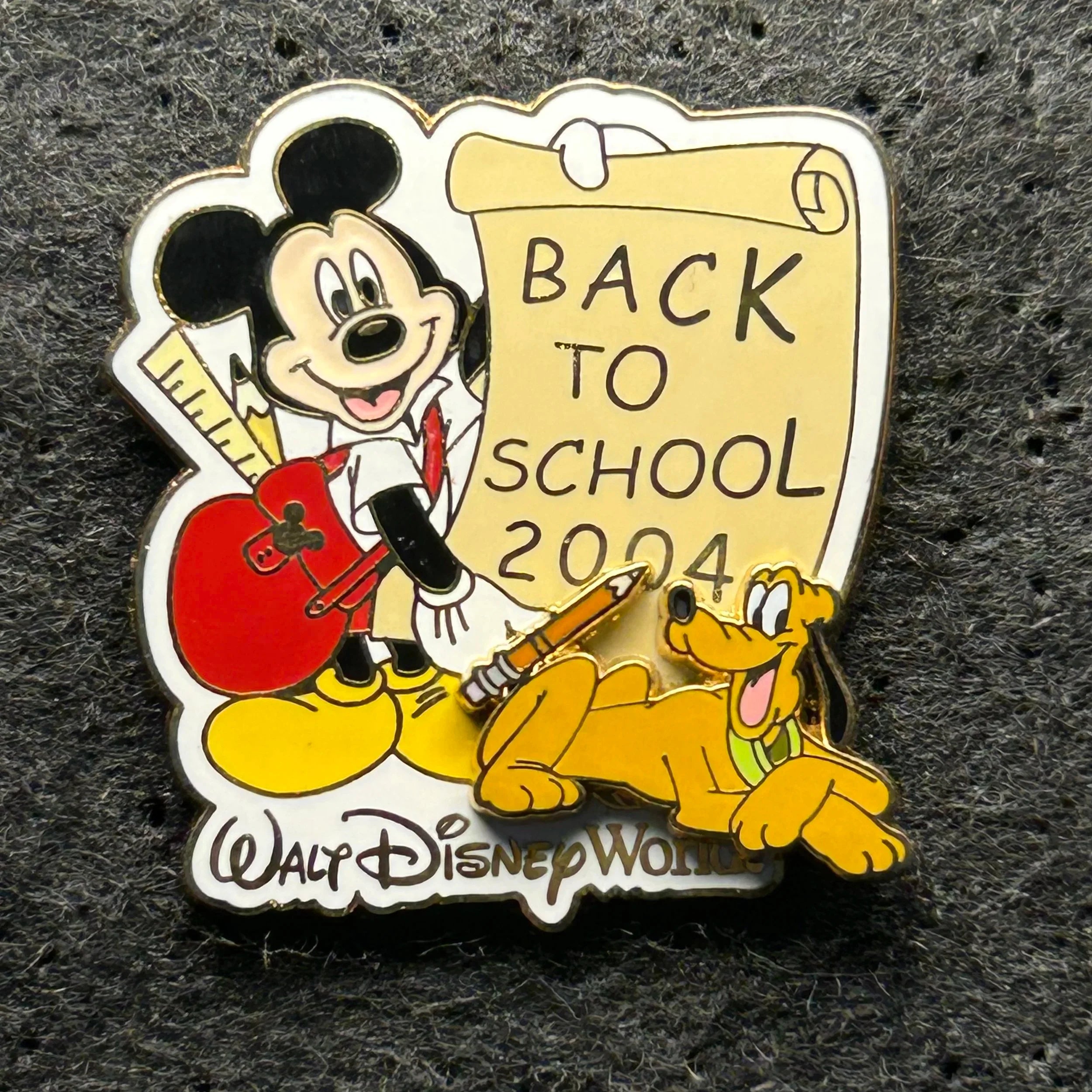 2004 - Mickey Mouse and Pluto - Back to School - LE 1,200 - Disney Pin